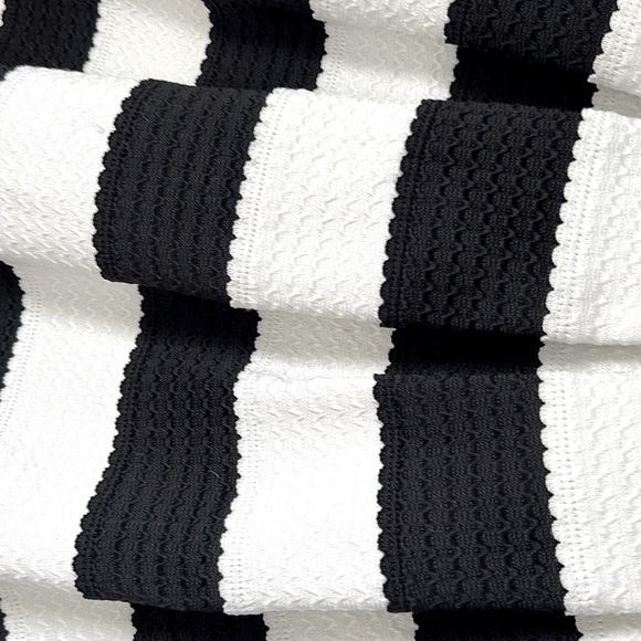 Girls from Savoy black & off white scallop skirt, size small - Picture 7 of 8